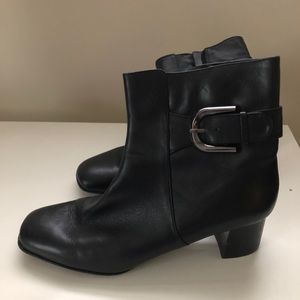 Nine West Leather Chunky 1 1/2 inch Heeled Bootie